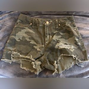 NOBO high-rise, camo Jean short, size 5
